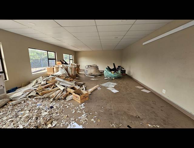 3,100M² WAREHOUSE FOR SALE IN JET PARK